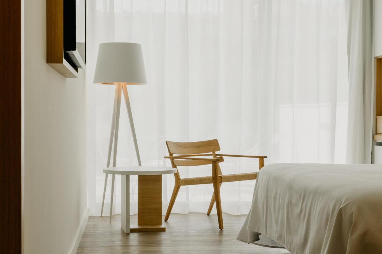 Instants Boutique Hotel (Adults Only) Кембрилс Екстериор снимка