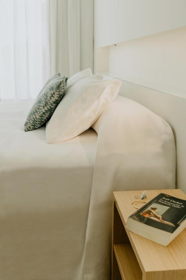 Instants Boutique Hotel (Adults Only) Кембрилс Екстериор снимка