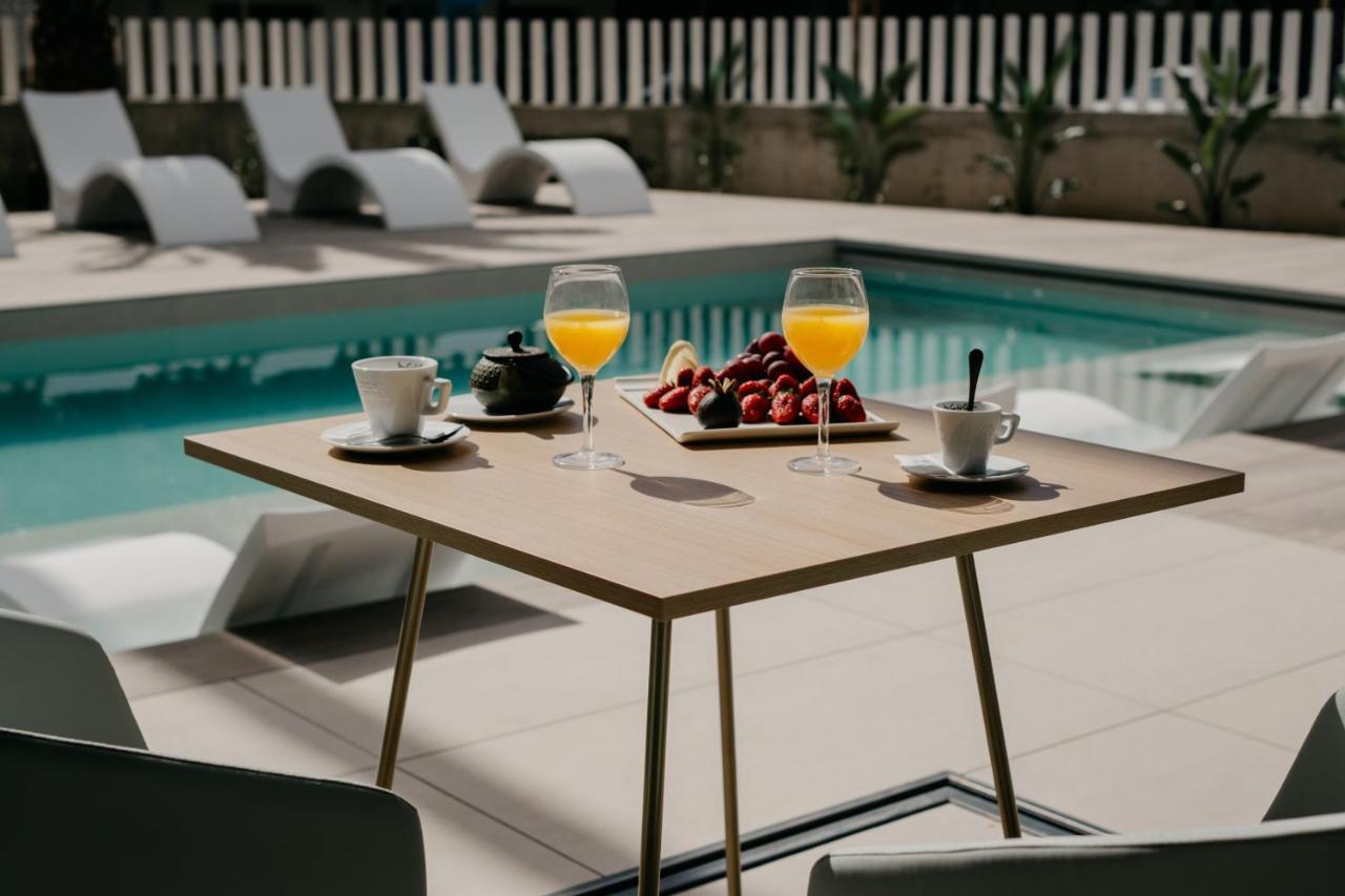 Instants Boutique Hotel (Adults Only) Кембрилс Екстериор снимка