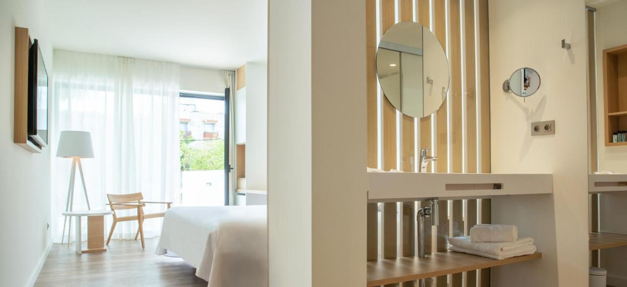 Instants Boutique Hotel (Adults Only) Кембрилс Екстериор снимка