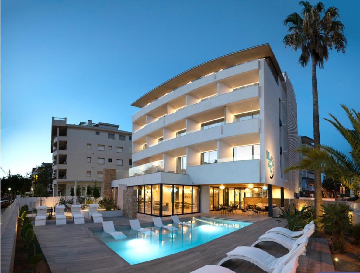 Instants Boutique Hotel (Adults Only) Кембрилс Екстериор снимка
